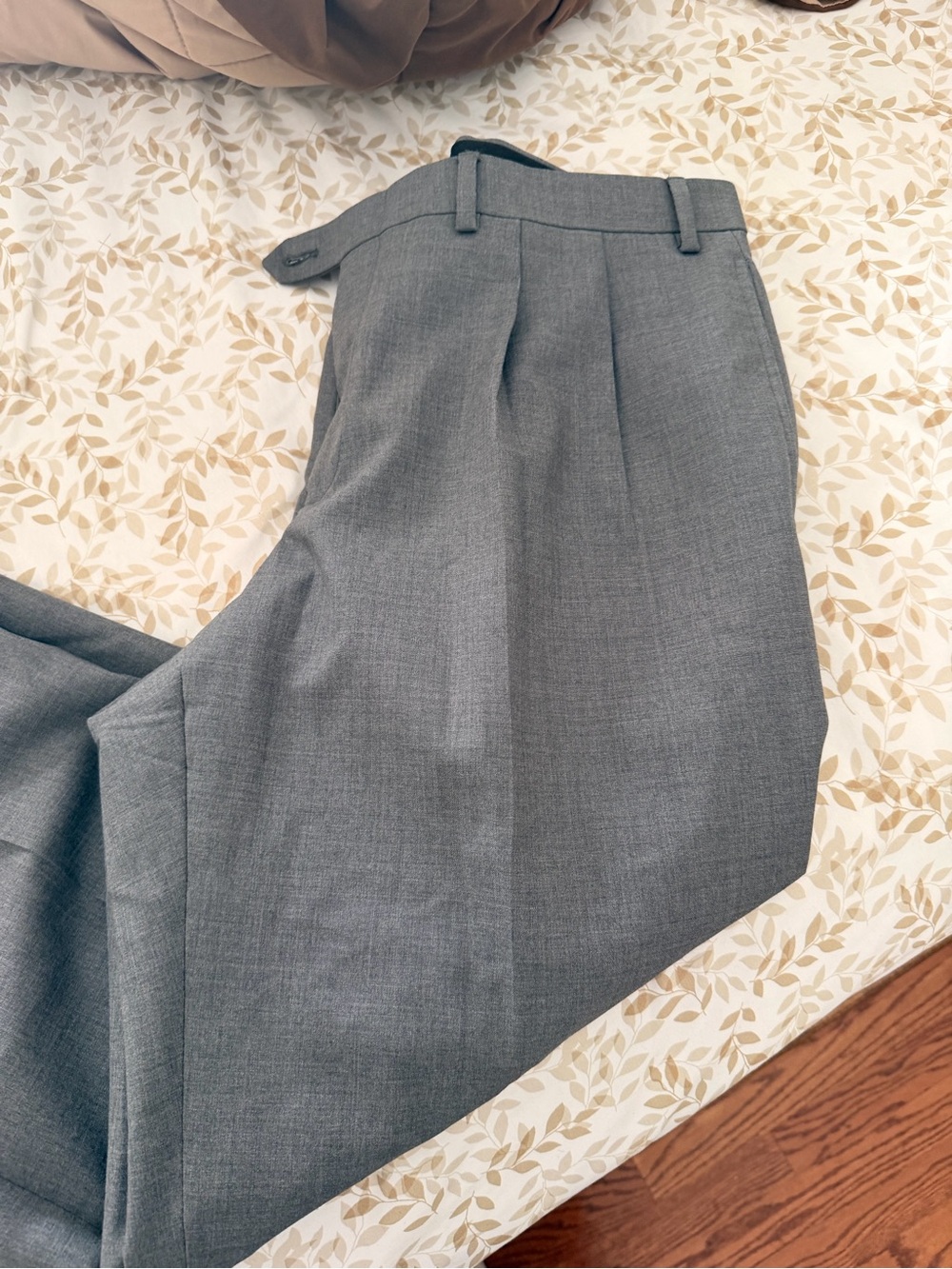 Men's Classic Pleated Dress Pants - Gray never been worn , brand new size 38